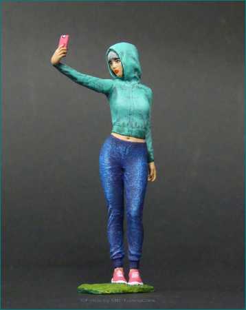 1:18 Selfie Girl - Handmade - 3D - Unique -